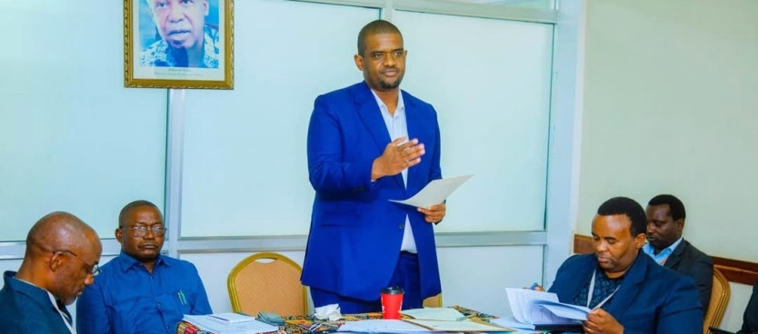 Waziri wa Ardhi, Nyumba na Maendeleo ya Makazi Mhe. Deogratius Ndejembi akiwasilisha mapitio ya utekelezaji wa bajeti iliyopita na makadirio ya mapato na matumizi kwa mwaka 2025/26 katika Kikao cha Kamati ya Kudumu ya Bunge 21/03/2025